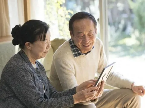 Nghỉ hưu 5 năm vẫn bị con cái "hành" xin tiền, nhờ chăm cháu, ông lão đưa ra quyết định thay đổi số phận vợ chồng già