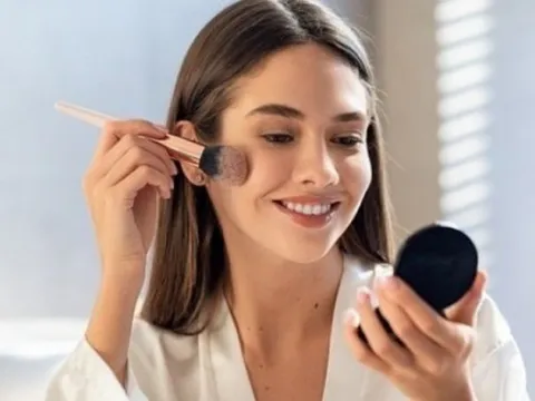 6 mẹo trang điểm 'hack tuổi' không cần filler