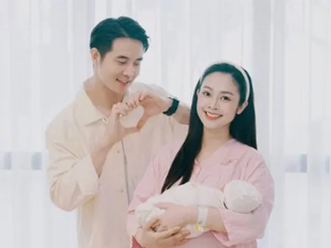 MC có nụ cười đẹp nhất VTV hạnh phúc bên con đầu lòng, Hòa Minzy dịu dàng