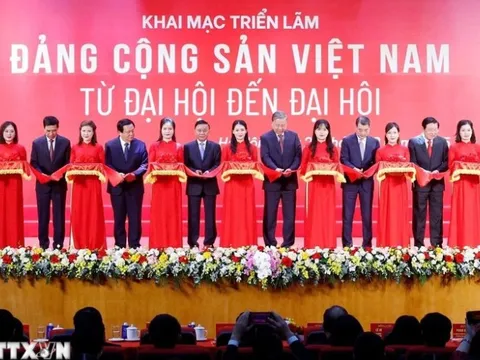Tổng Bí thư dự khai mạc triển lãm “Đảng Cộng sản Việt Nam - Từ Đại hội đến Đại hội”