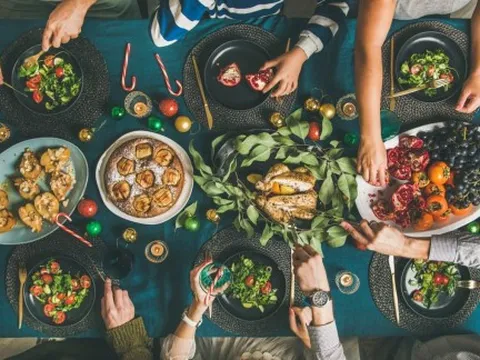 Bí quyết ăn ngon mà không lo tăng cân mùa lễ hội