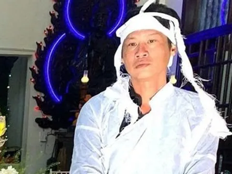 Con trai Thương Tín nghẹn ngào trong lễ cầu siêu: Cha tôi sống đời đầy biến động