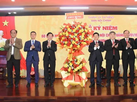 Ban Nội chính Thành ủy Đà Nẵng nhận Huân chương Lao động hạng Ba