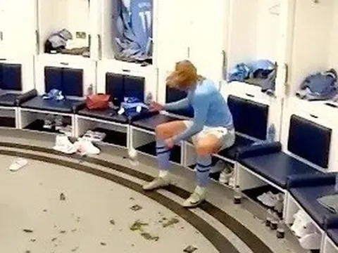 Khoảnh khắc Haaland tức giận trong phòng thay đồ gây xôn xao