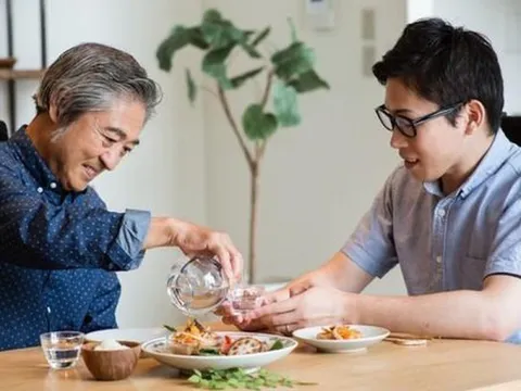 Tuổi già không giao hết tài sản: Một câu nói của con trai khiến tôi lặng người