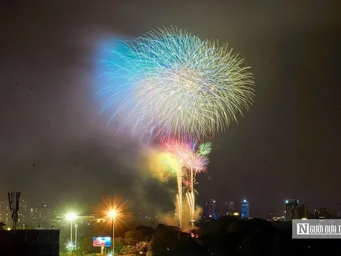 Mãn nhãn màn pháo hoa chào mừng năm mới 2026
