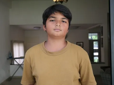 Người người vibe code, nhà nhà vibe code: Cậu bé 13 tuổi cùng chị gái tuổi teen thức trắng 24 giờ thi hackathon AI tại Singapore nhờ vibe coding