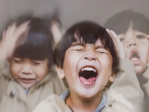 Khi con nổi loạn, mất kiểm soát: 5 câu nói 'thần kỳ' giúp xoa dịu trẻ và quy tắc S.T.O.P dành cho cha mẹ