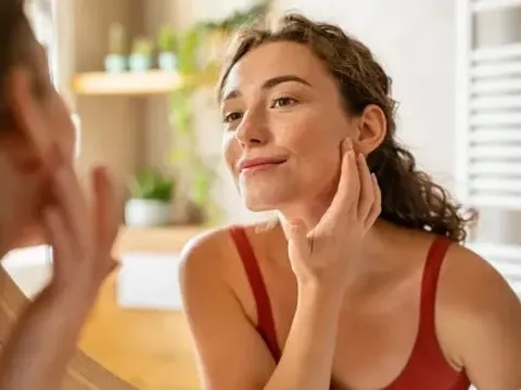 3 thói quen khiến da nhiều nếp nhăn hơn khi về già