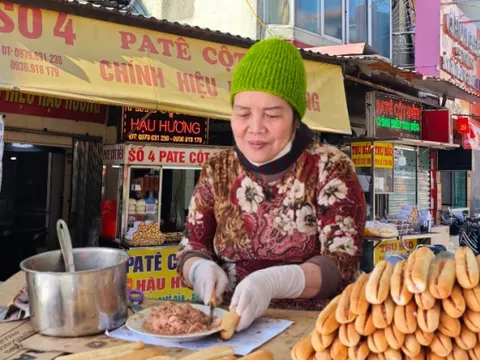 Về Hải Phòng gặp người bán pate truyền thống, lượng khách giảm 60%: “Chúng tôi không có quan hệ gì với pate Cột Đèn kia”