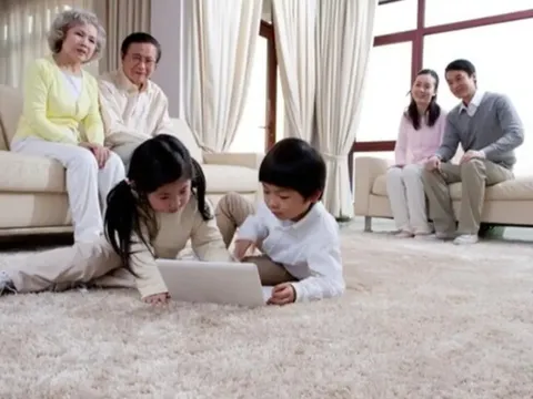 Giúp con trai chăm cháu 3 năm liền, thức ngày cày đêm, ốm không dám nghỉ, mẹ chồng hối hận khi con dâu nói