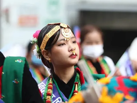 Quốc gia đang ở năm 2082