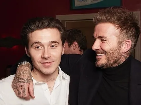 Brooklyn Beckham 'yêu cầu chỉ liên lạc bố mẹ qua luật sư'