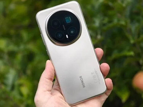 Rẻ hơn iPhone 17 Pro Max cả chục triệu, điện thoại này "không mua là tiếc": Pin 7.100 mAh, dùng được 7 năm