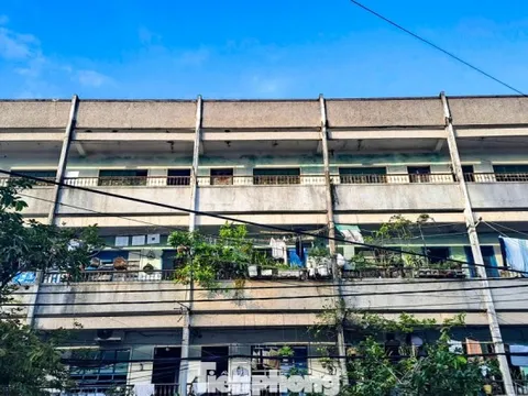 Cận cảnh các khu nhà tập thể cũ phải di dời