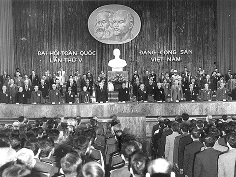 Đại hội lần thứ V của Đảng: Xây dựng Chủ nghĩa xã hội và bảo vệ Tổ quốc xã hội chủ nghĩa