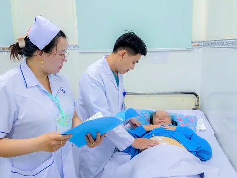 Nội soi ít xâm lấn ca bệnh “sỏi chồng sỏi” phức tạp