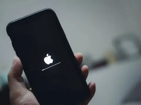 Người dùng iPhone cần khởi động lại ngay lập tức!