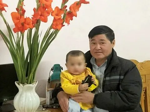 Rơi hết tiền và điện thoại quý ở Hà Nội, người đàn ông vỡ oà khi được trả lại