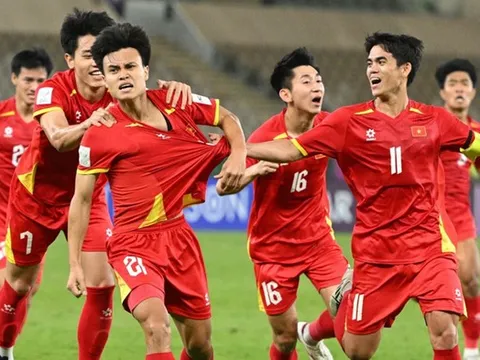 Sức mạnh của U23 Việt Nam và “phép màu” của HLV Kim Sang-sik qua lăng kính báo Hàn Quốc