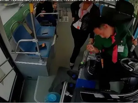 Tài xế đột quỵ sau vô lăng: Bác sĩ cảnh báo nóng vì liên quan nhiều nhân mạng