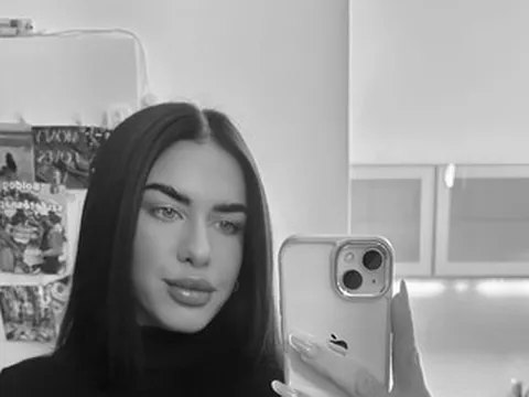 Nữ người mẫu 29 tuổi tử vong sau khi bị siết cổ và đâm nhiều nhát