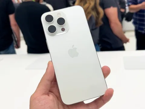 Chiếc iPhone Titan rẻ nhất Việt Nam hiện nay, đáng mua hơn iPhone 17