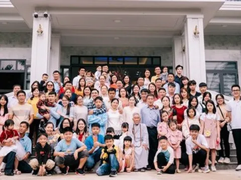 Đại gia đình gần 100 người ở Gia Lai đều đặn chụp ảnh Tết suốt 22 năm