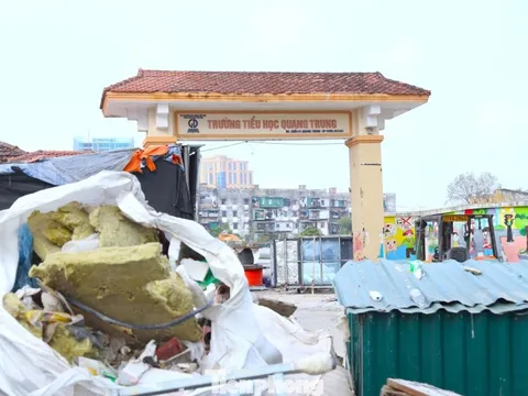 Phá trường cũ, trường mới còn trên giấy, cô trò chật vật đi 'ở trọ'