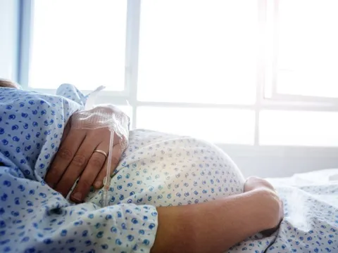 Sở Y tế TPHCM thông tin vụ sản phụ sinh con trên taxi khi chuyển viện