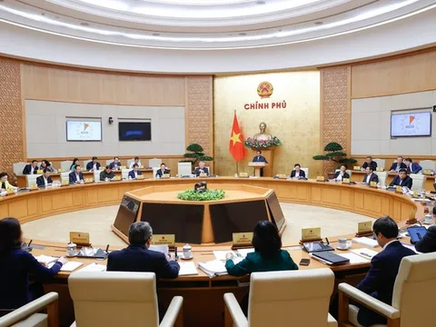 Chính phủ chỉ đạo triển khai các kết luận của Bộ Chính trị về cải cách tiền lương, phụ cấp