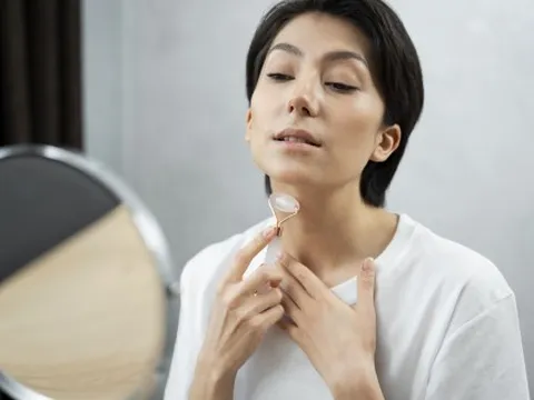 5 bí quyết chăm sóc da vùng cổ giúp trẻ lâu, hạn chế nếp nhăn