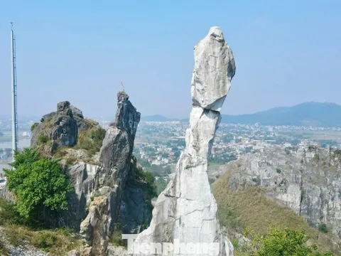 Chủ đầu tư nói về diện mạo ‘sáng trắng’ của hòn Vọng Phu sau khi gia cố 17 tỷ đồng