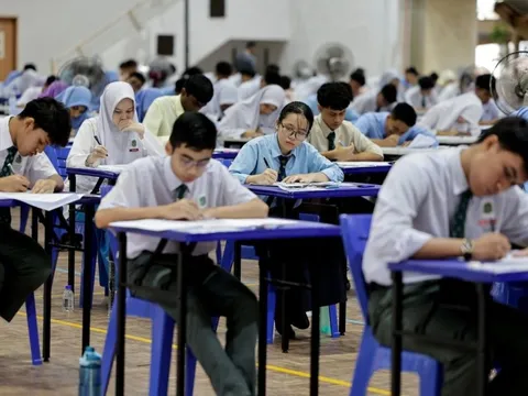 Malaysia chuyển lớp 12 sang giáo dục đại học