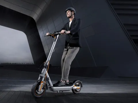 Xiaomi bán xe Scooter chạy 70km/lần sạc, có Apple Find My, giảm xóc xịn, thiết kế gập gọn