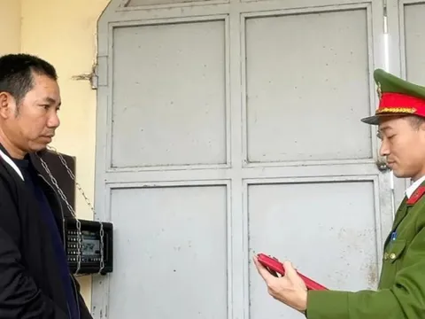 Khởi tố đối tượng làm giả ‘sổ đỏ’ để bán tài sản chung với vợ cũ