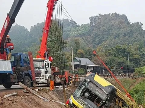 Động thái của Cục Đường bộ về đề xuất cấm xe khách 2 tầng chạy đường miền núi