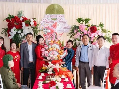 Bố mẹ chồng ở Nghệ An làm 50 mâm cỗ gả con dâu cũ, đám cưới đầy xúc động