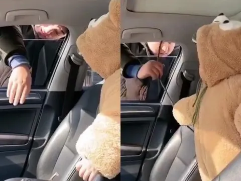 Đoạn video người đàn ông liên tục có hành động lạ với đứa bé đang ở trong xe ô tô 1 mình khiến CĐM nóng mặt