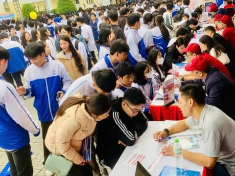 Học sinh lớp 12 loay hoay chọn ngành hay chọn trường?