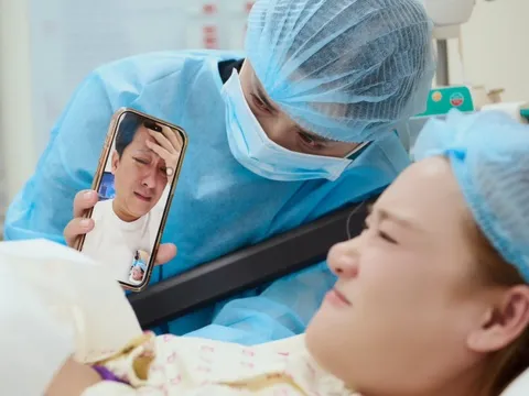 Nhã Phương sinh con thứ ba, Trường Giang bật khóc
