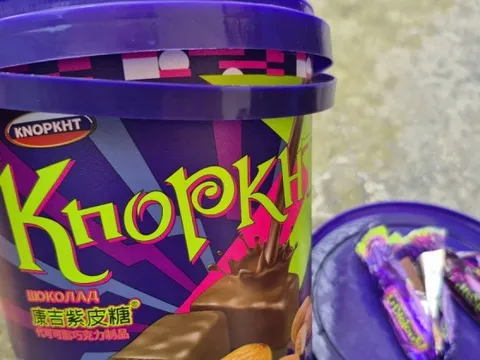 'Hàng xách tay' tràn lan cửa khẩu