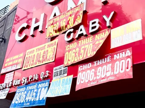 Thị trường thời trang TP.HCM: Cửa hàng truyền thống chật vật trước sức ép online