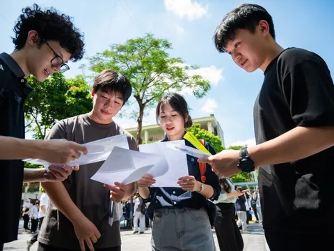 Nhiều đại học xóa sổ hàng loạt tổ hợp