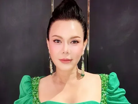 Nữ nghệ sĩ từng thưởng Tết khủng cho hơn 200 nhân viên, tặng xe hơn 700 triệu đồng là ai?