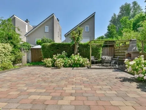 Lưu ý quan trọng khi chọn đá lát sân vườn biệt thự bền, đẹp