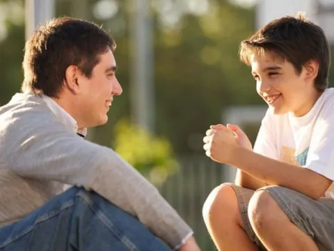 Cha mẹ có con trai cần biết: Có những việc càng quản càng tệ