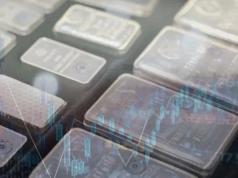 Bán chứng khoán để 'đu đỉnh' bạc giá hơn 120 triệu đồng/kg, tôi phải làm gì bây giờ?