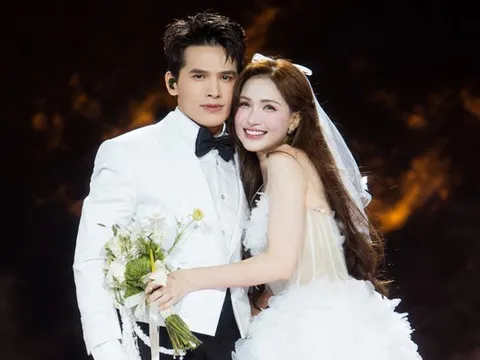 Hòa Minzy mặc váy cưới, được cầu hôn khiến hàng nghìn khán giả ngỡ ngàng