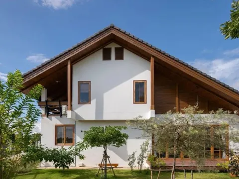 Nhà mái dốc với thiết kế bán mở